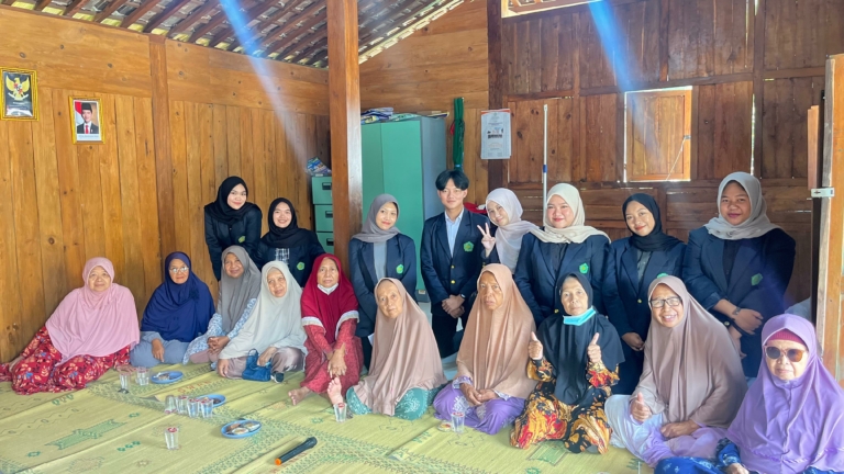 Semangat Isi Libur, Mahasiswa UNISA Yogyakarta Ajak Lansia Mlangi Curhat