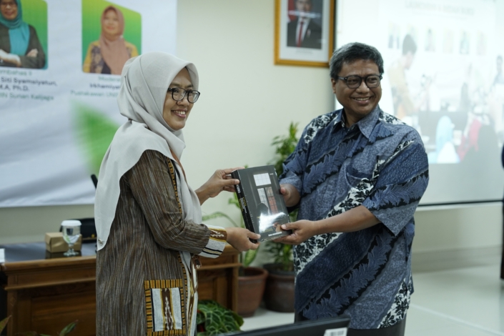 bedah buku Bedah buku