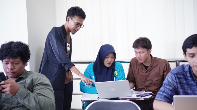 Siap Tempur di Era Digital! Puluhan Civitas UNISA Yogyakarta Pelajari Skill Desain