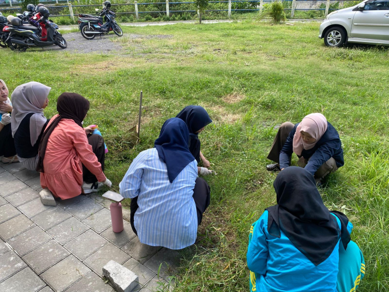 Gelar Fikih Hijau, Mahasiswa UNISA Ajak Warga Banyuraden Lestarikan Alam