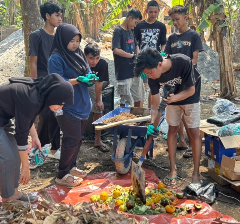 Tingkatkan Gizi Keluarga, Dosen UNISA Latih Pemuda Kulon Progo Kelola Pertanian