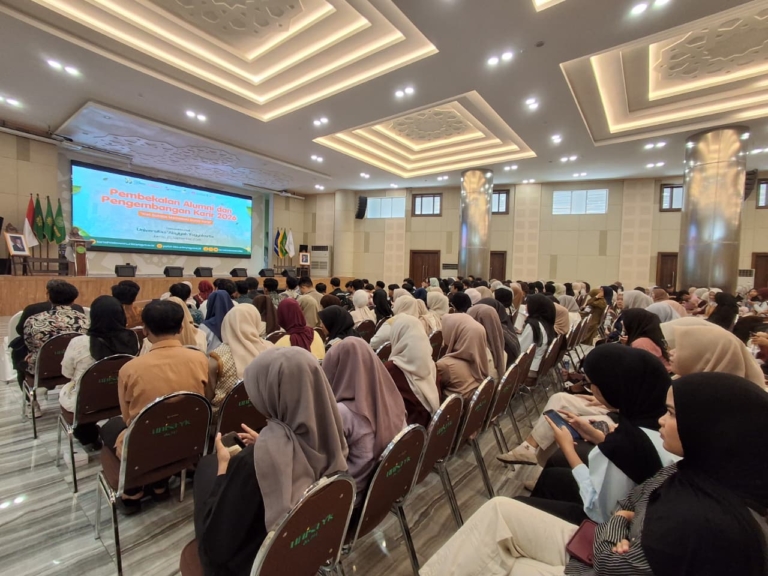 UNISA Bekali Calon Wisudawan Mental dan Amunisi Hadapi Masa Depan