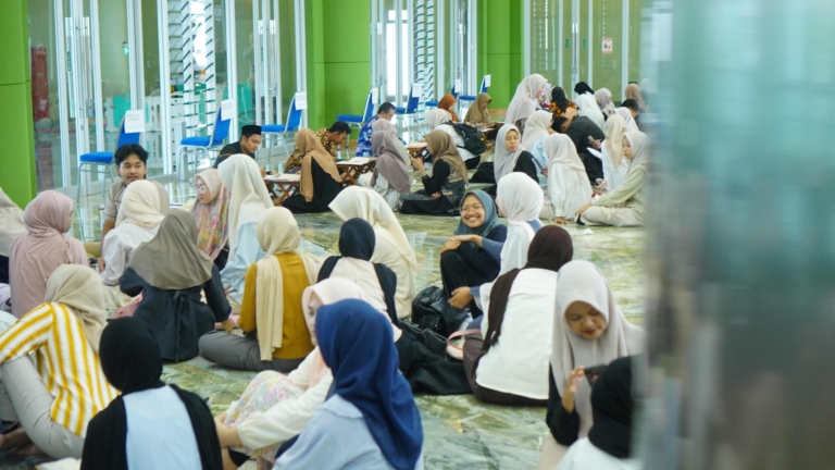 Cetak Profesional Qur’ani, Maba UNISA Jalani Tes Mengaji